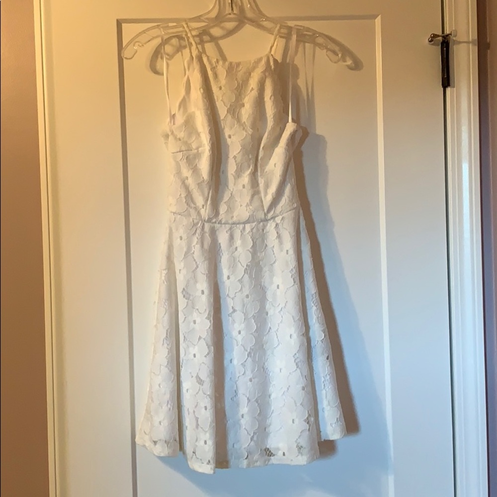 Scalloped detail white lace dress